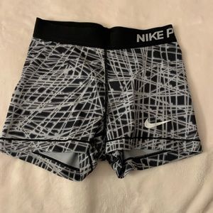 women’s XS black and white design Nike Pros